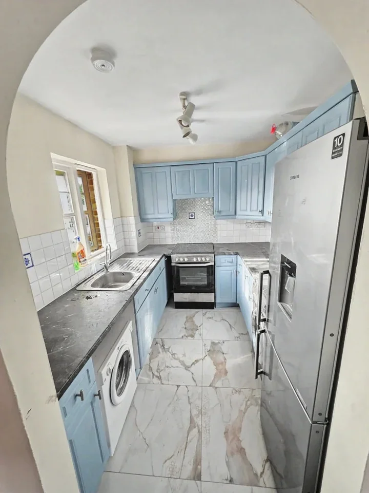 Flat Fawcett Close in Greater London