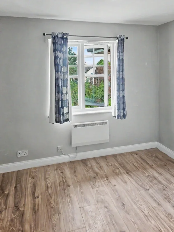 Flat Fawcett Close in Greater London