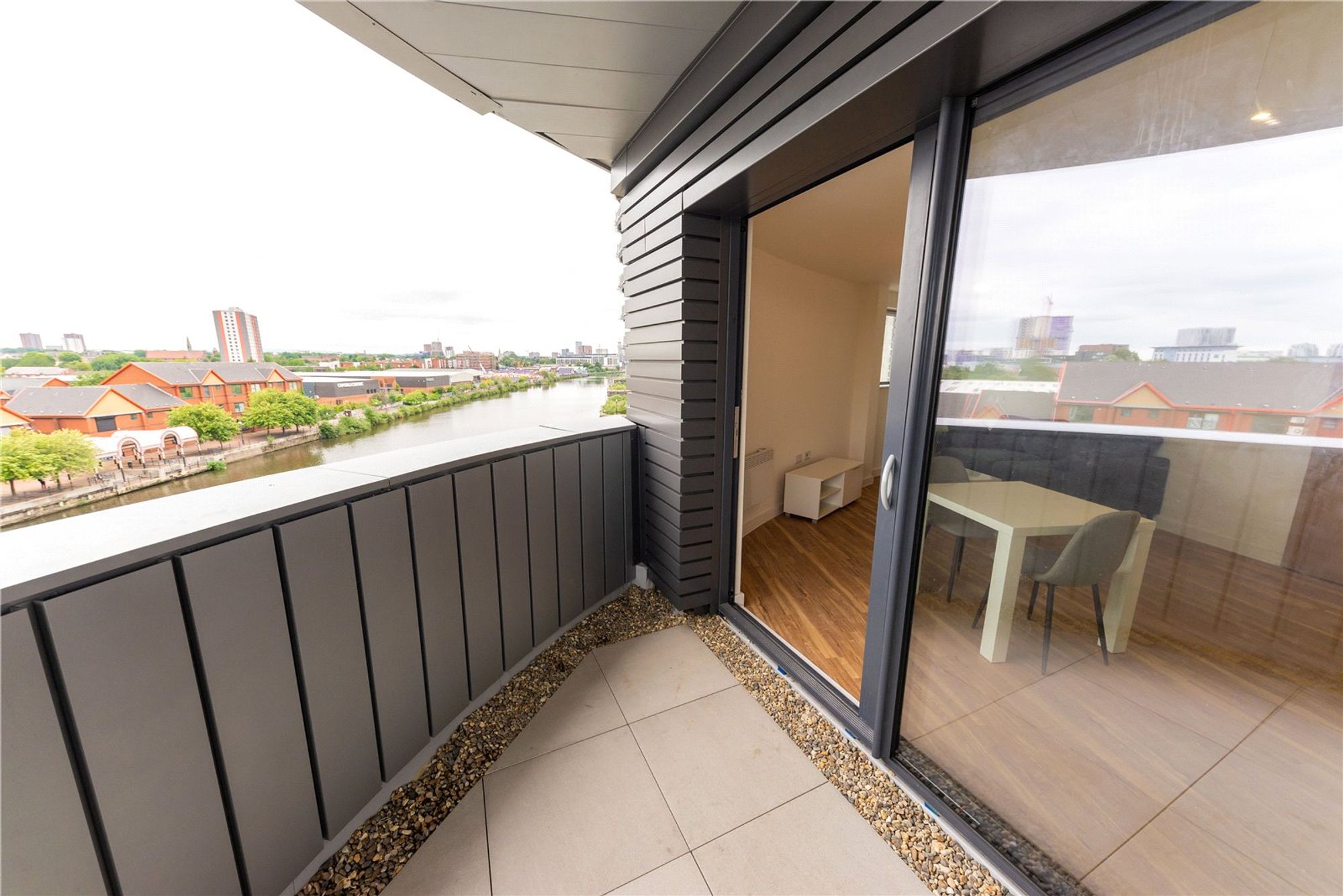 Flat Pomona Strand in Trafford