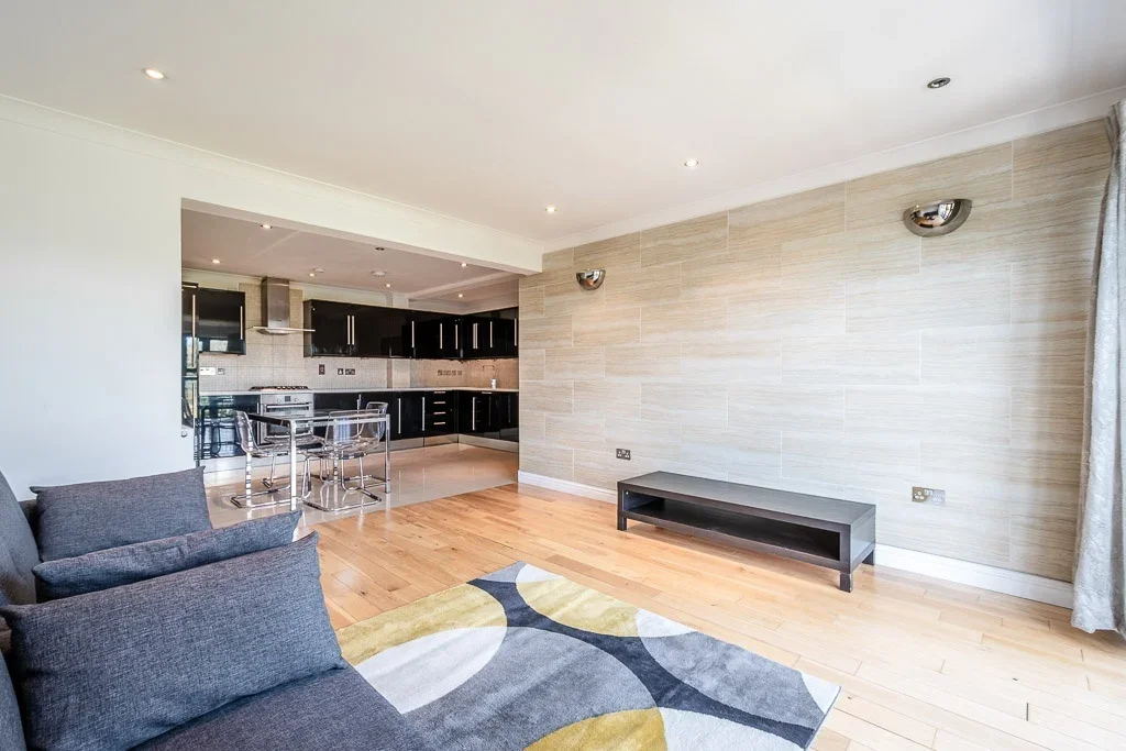 Flat Copperfield Road in Greater London