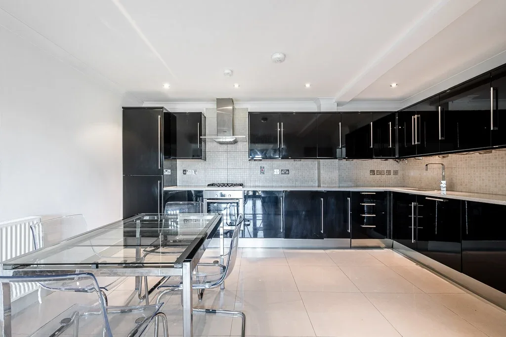 Flat Copperfield Road in Greater London