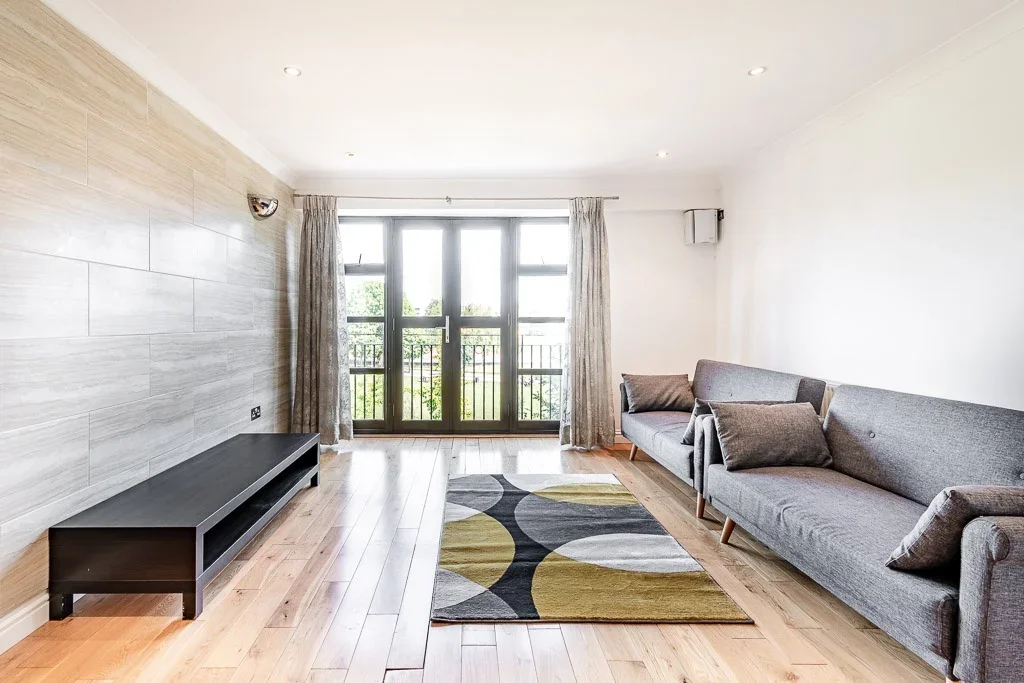 Flat Copperfield Road in Greater London