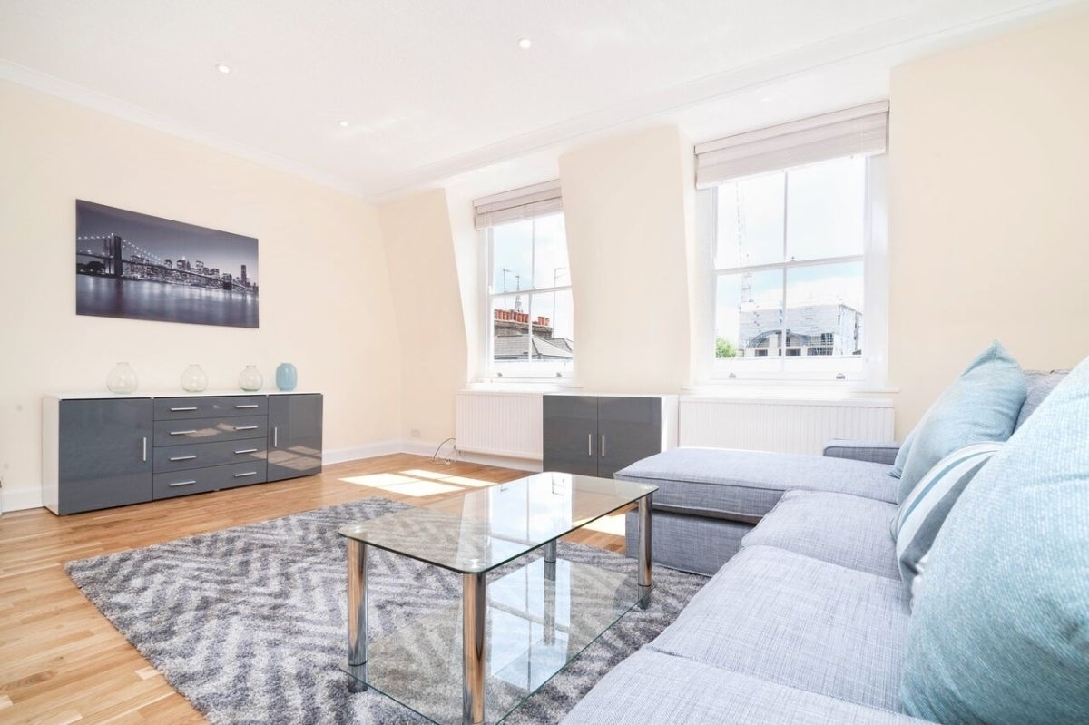 Flat Almeida Street in Greater London