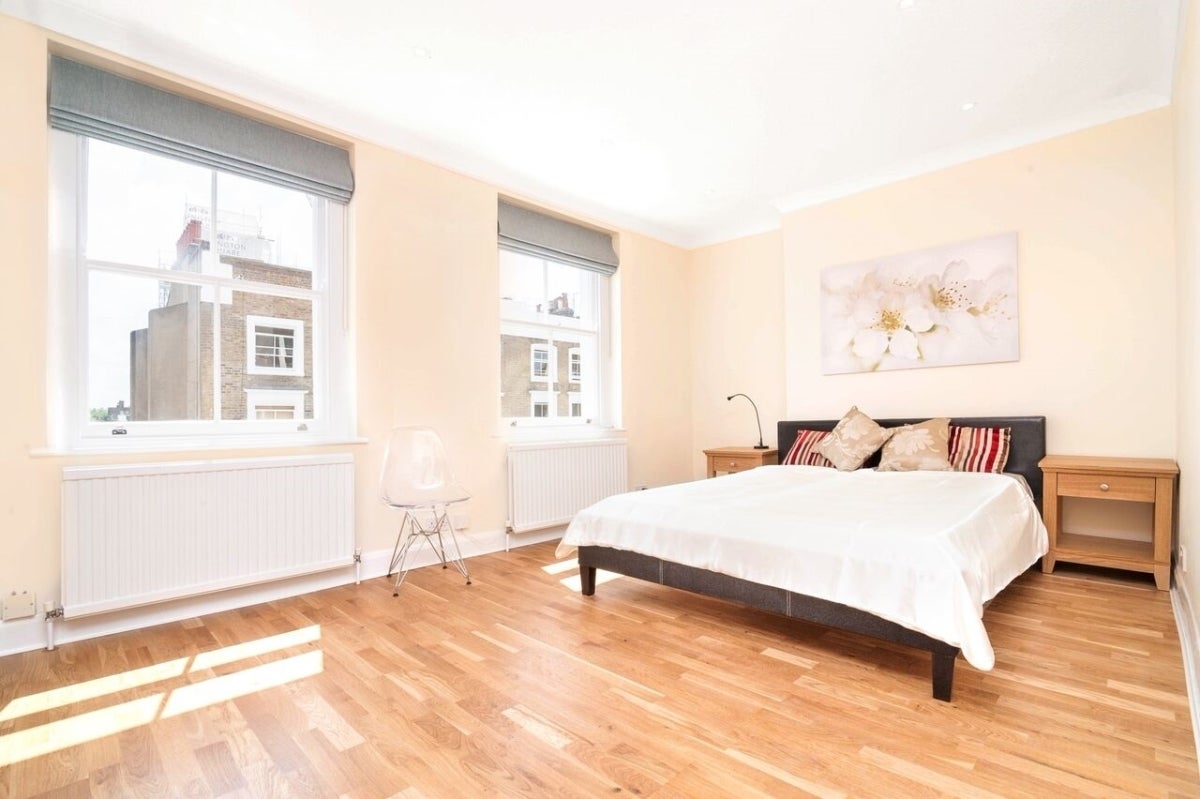 Flat Almeida Street in Greater London