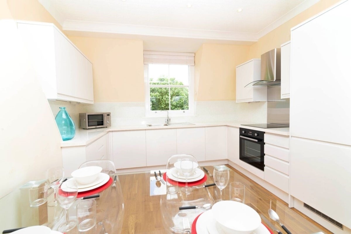 Flat Almeida Street in Greater London