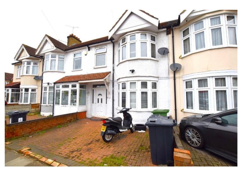 House Kentview Gardens in Greater London