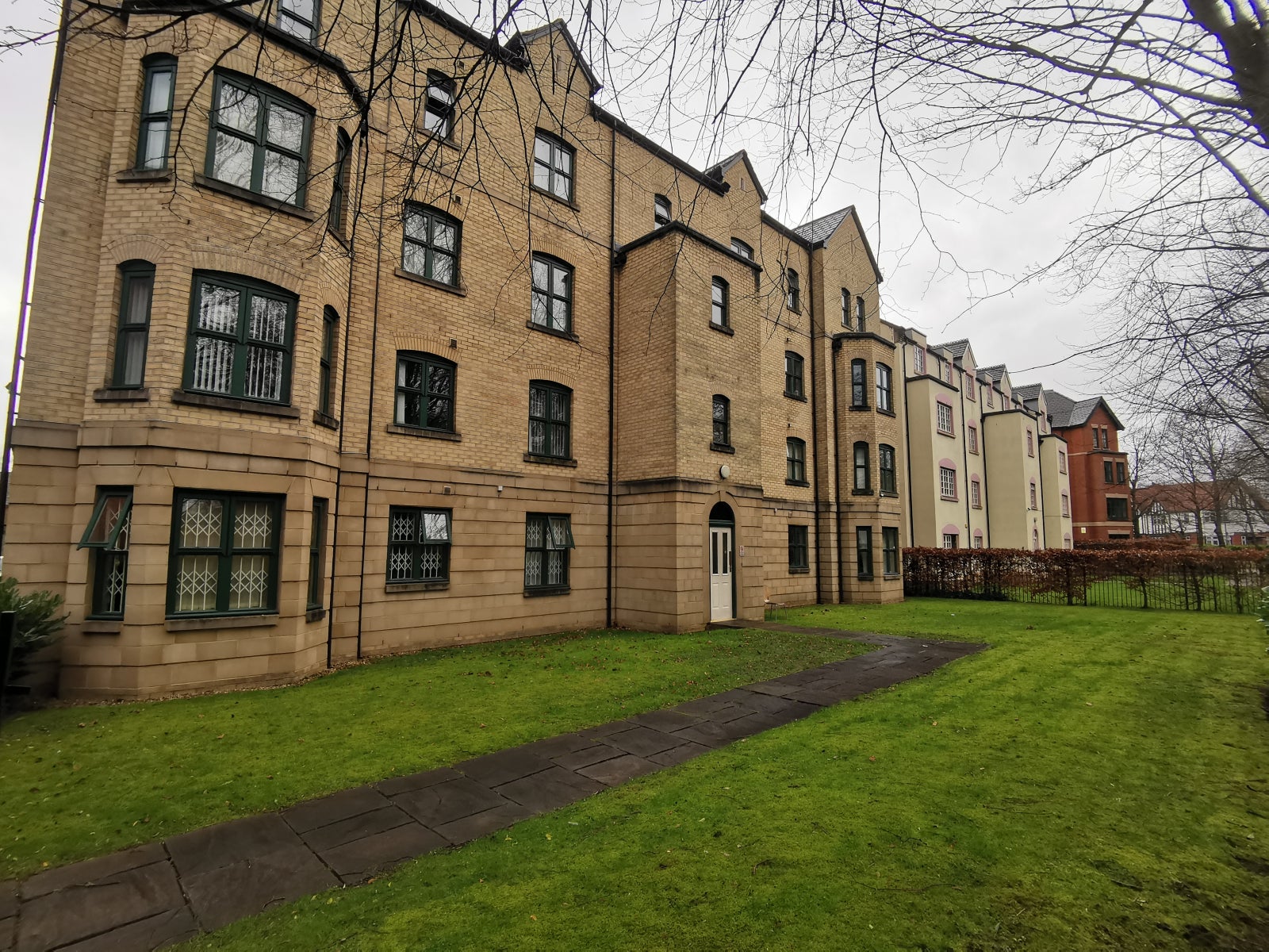 Flat Hadfield Close in Manchester
