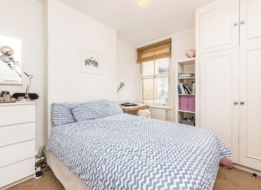 Flat Edgeley Road in Greater London