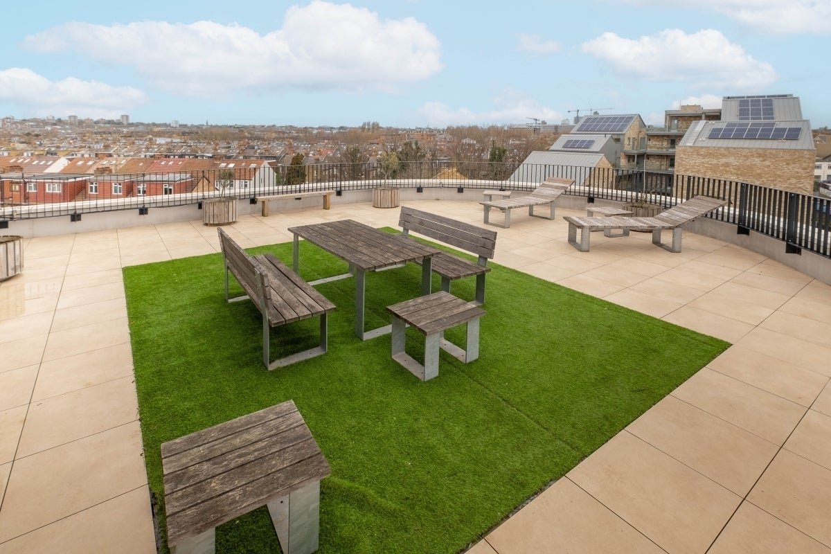 Flat Ravensbury Terrace in Greater London