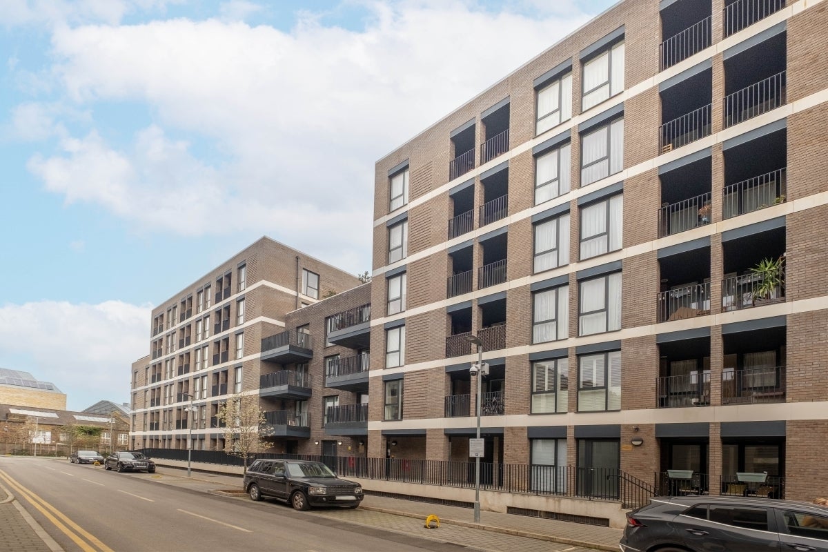 Flat Ravensbury Terrace in Greater London