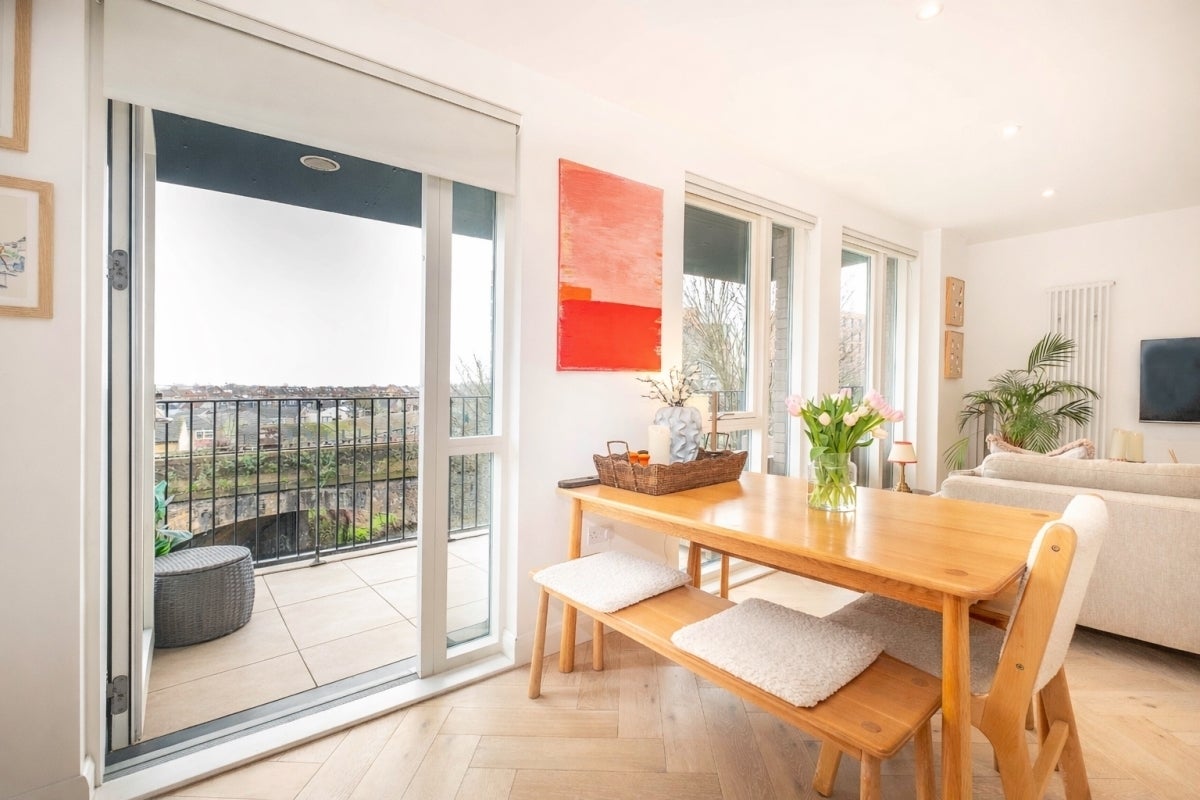 Flat Ravensbury Terrace in Greater London