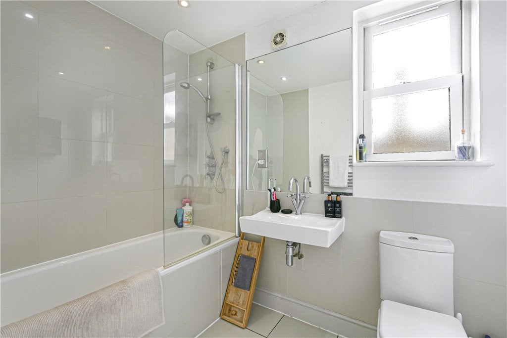 Flat Acre Lane in Greater London