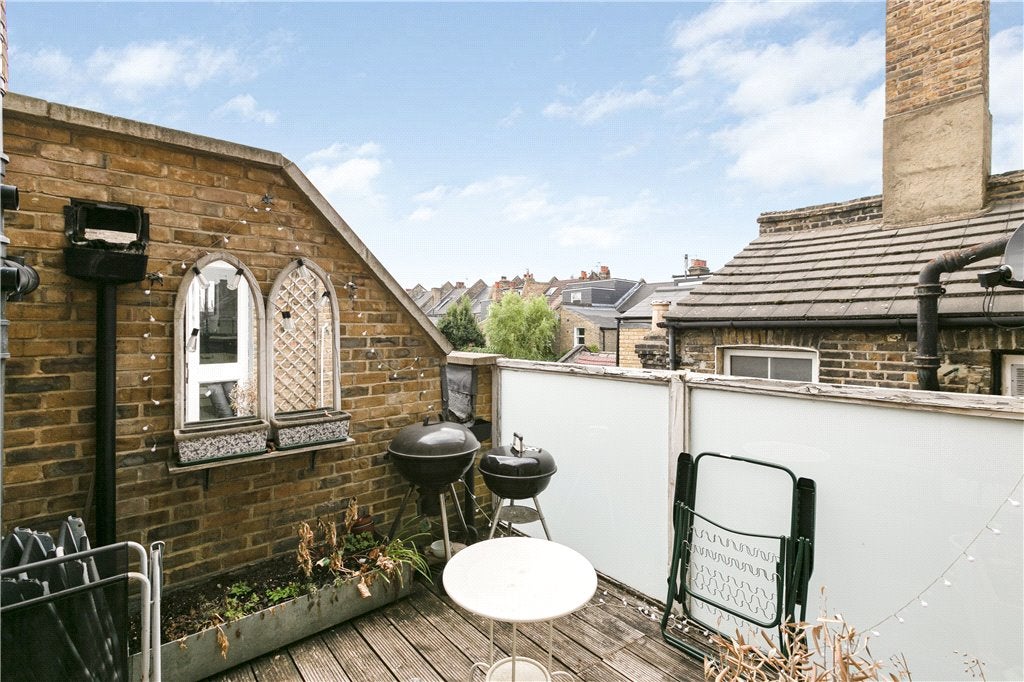 Flat Acre Lane in Greater London