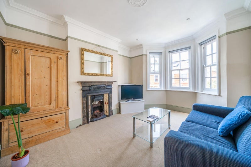 Flat Sedlescombe Road in Greater London