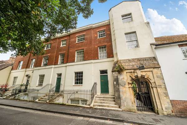 Flat Parchment Street in Winchester