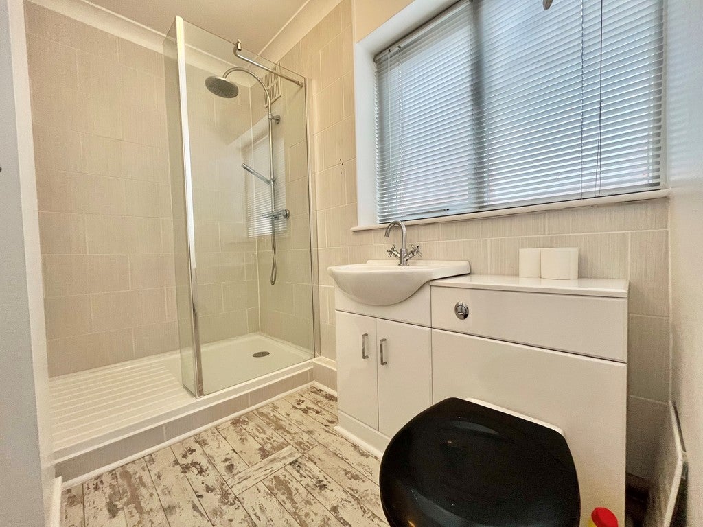 Flat Pretoria Road in Greater London