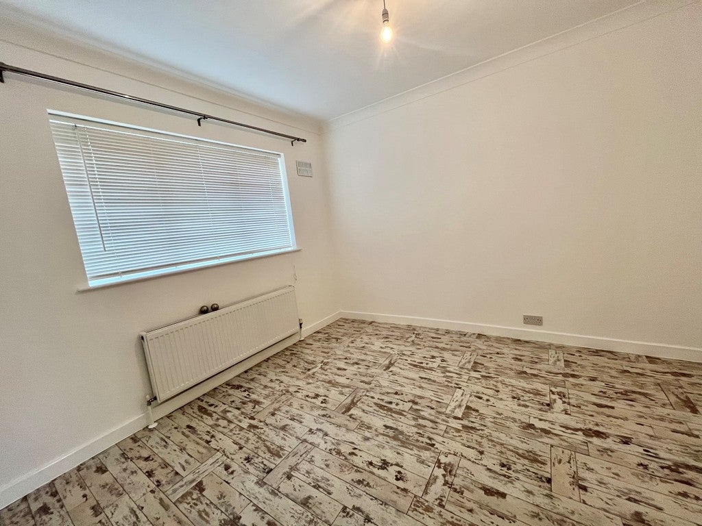 Flat Pretoria Road in Greater London