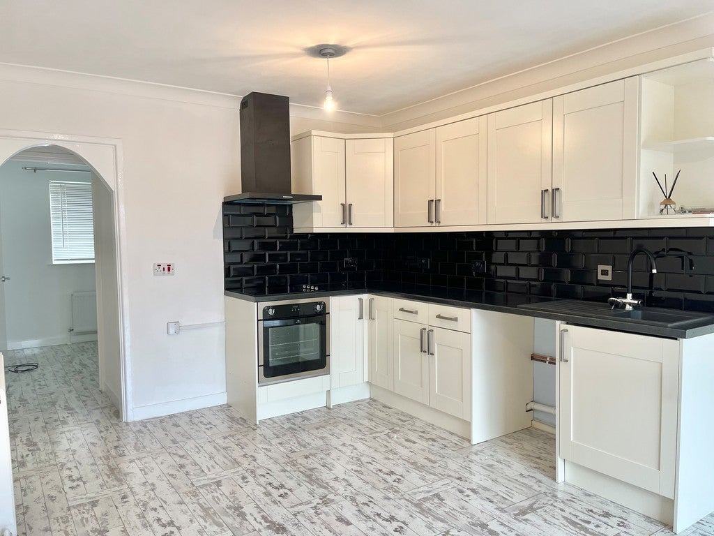 Flat Pretoria Road in Greater London