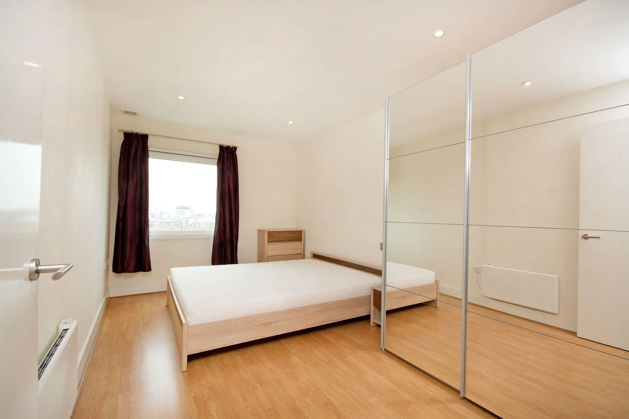 Flat Tabard Street in Greater London
