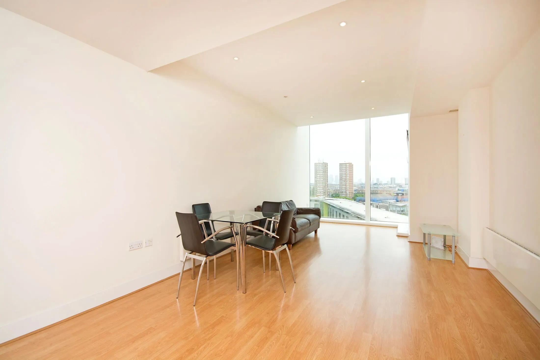Flat Tabard Street in Greater London
