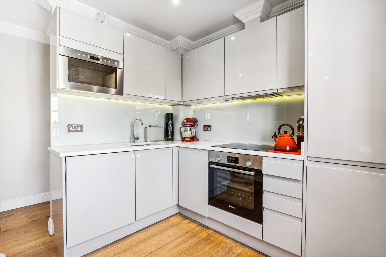 Flat Pleasant Place in Greater London