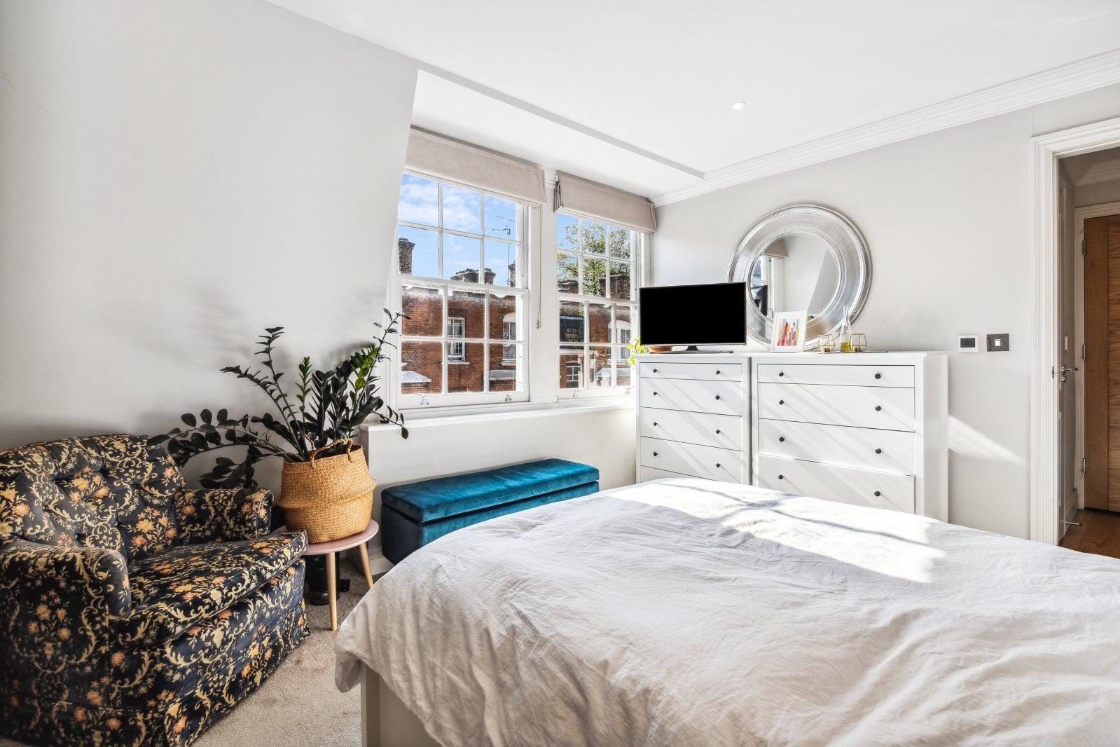Flat Pleasant Place in Greater London