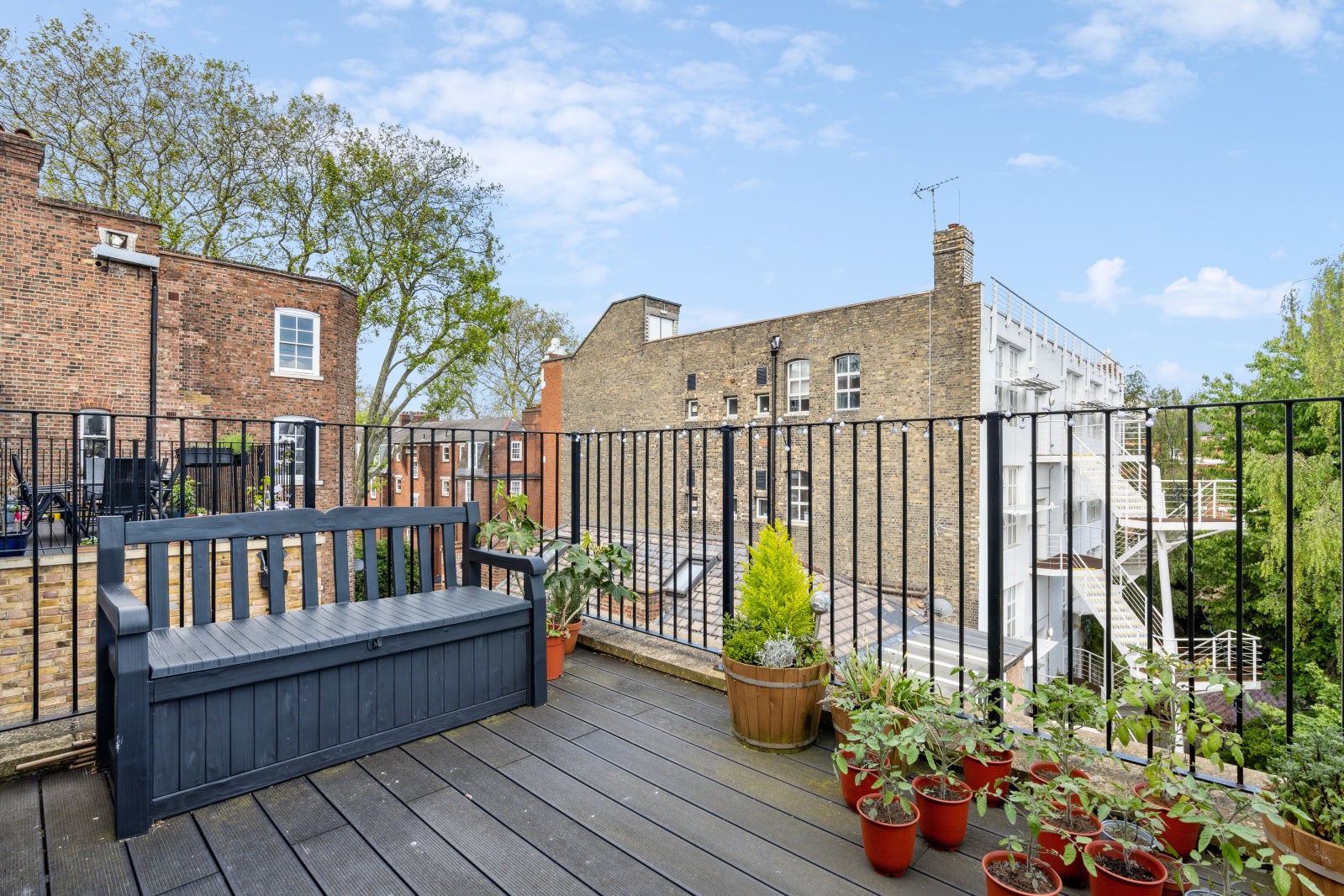 Flat Pleasant Place in Greater London