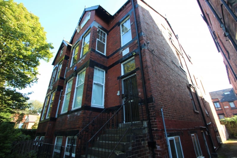 Flat Cardigan Road in Leeds