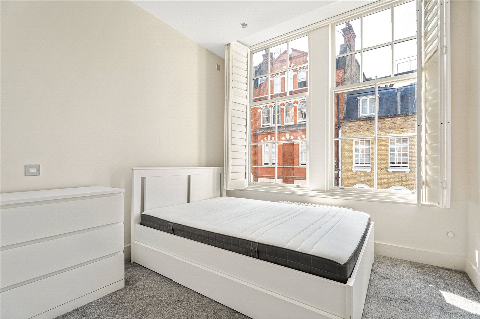 Flat Long Acre in City of Westminster