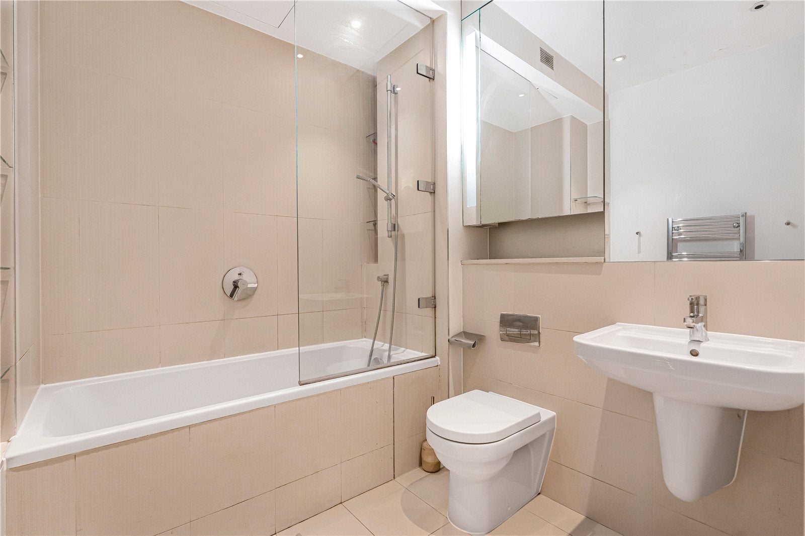 Flat Long Acre in City of Westminster