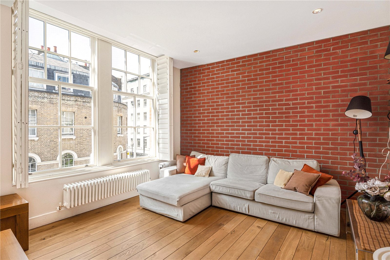 Flat Long Acre in City of Westminster