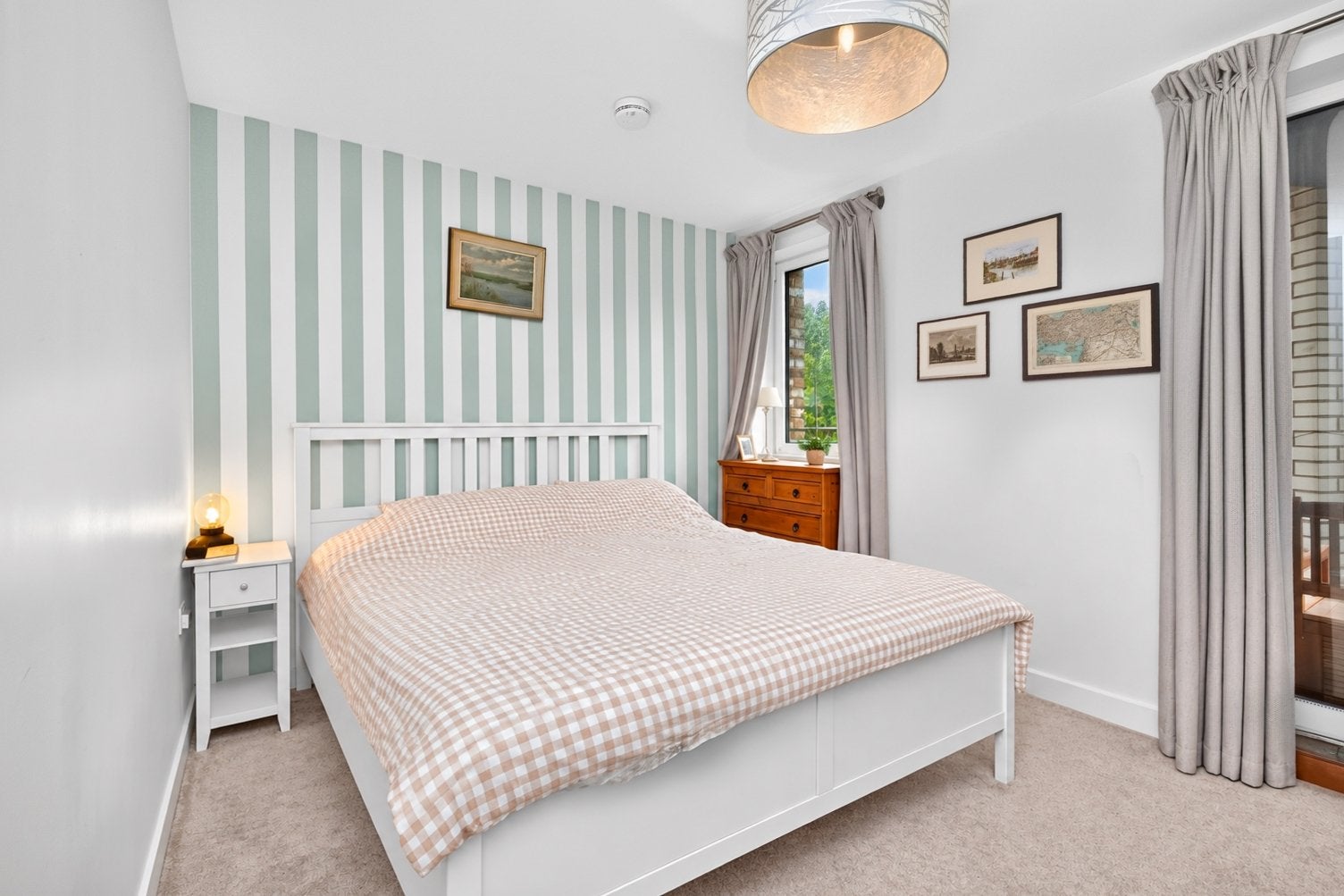 Flat Rodney Road in Greater London