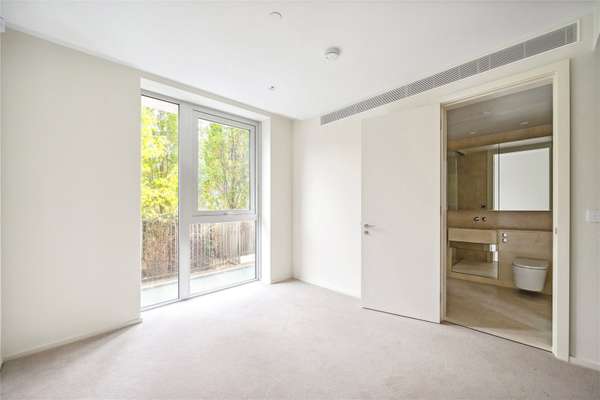 Flat Seagrave Road in Greater London