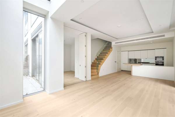 Flat Seagrave Road in Greater London