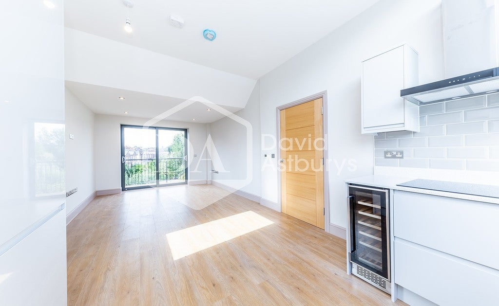 Flat Inderwick Road in Greater London
