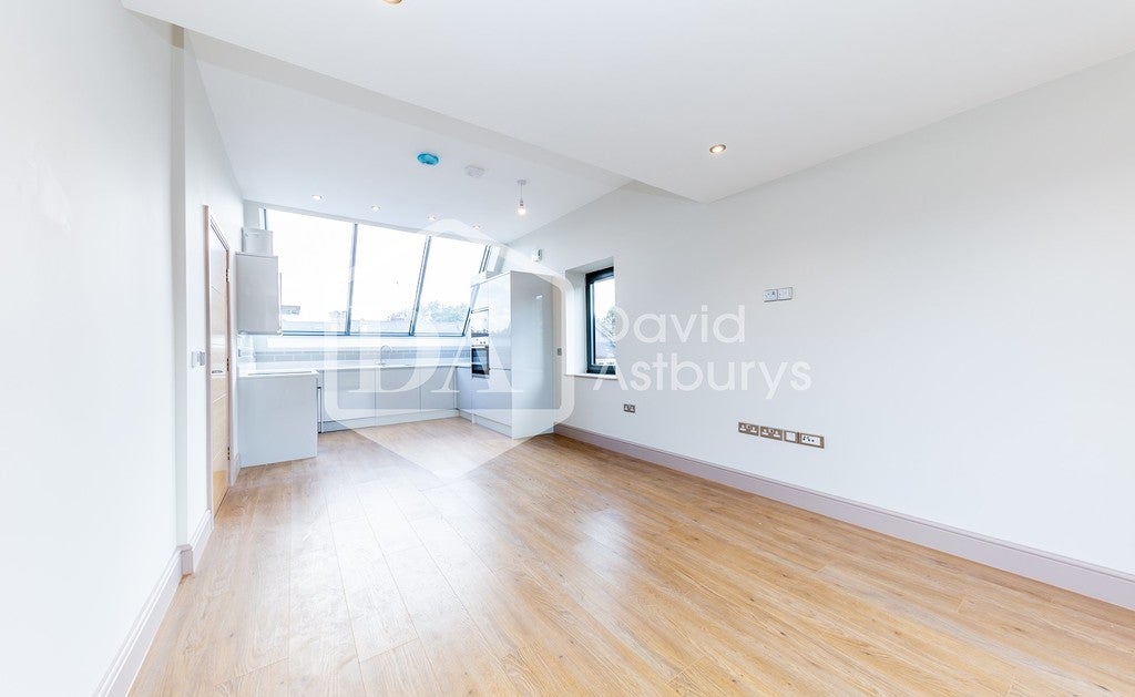 Flat Inderwick Road in Greater London