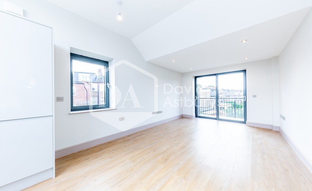 Flat Inderwick Road in Greater London