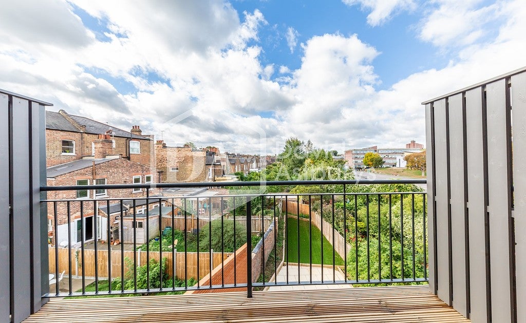 Flat Inderwick Road in Greater London