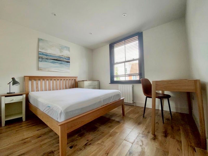 Room Kenwyn Road in Greater London