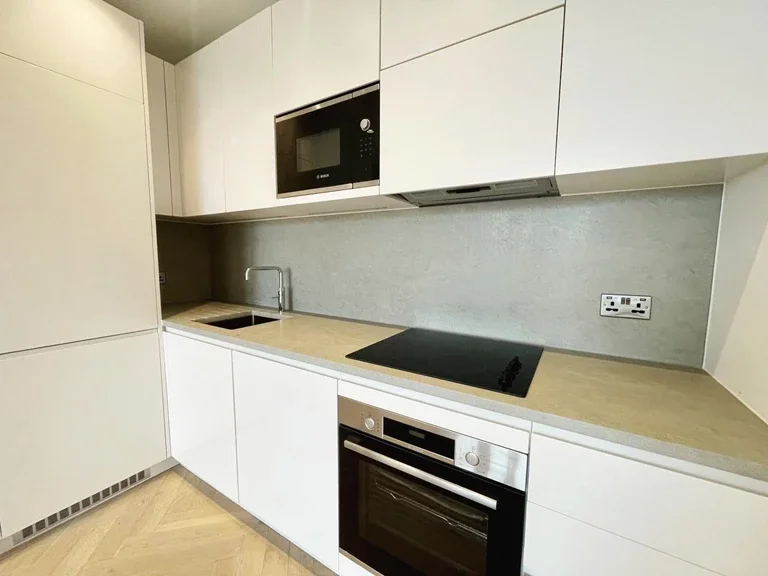Flat Walm Lane in Greater London