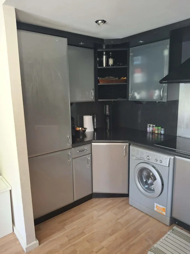 Flat Rotherhithe Street in Greater London