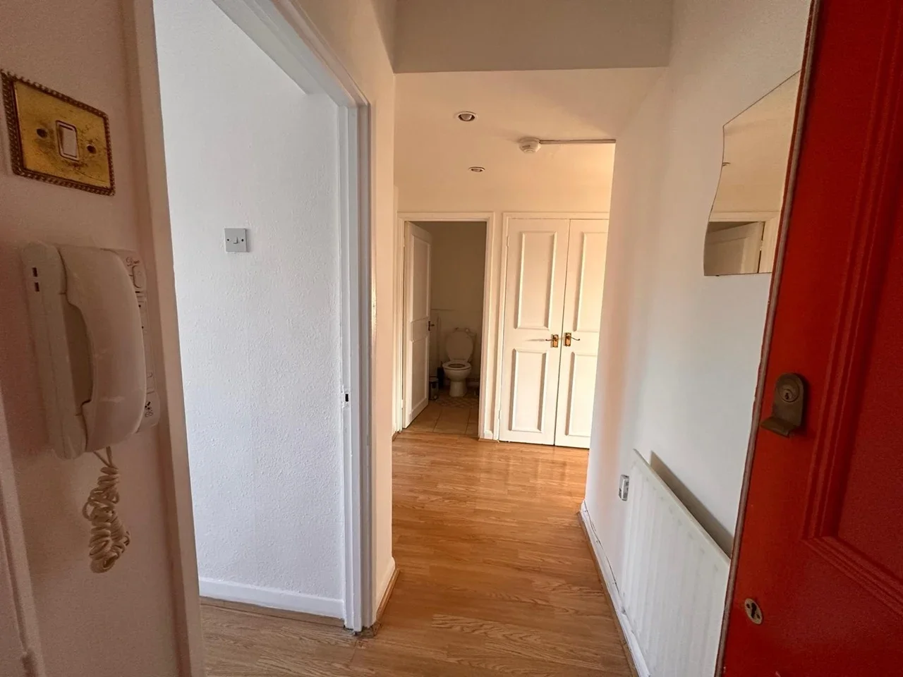 Flat Russia Lane in Greater London