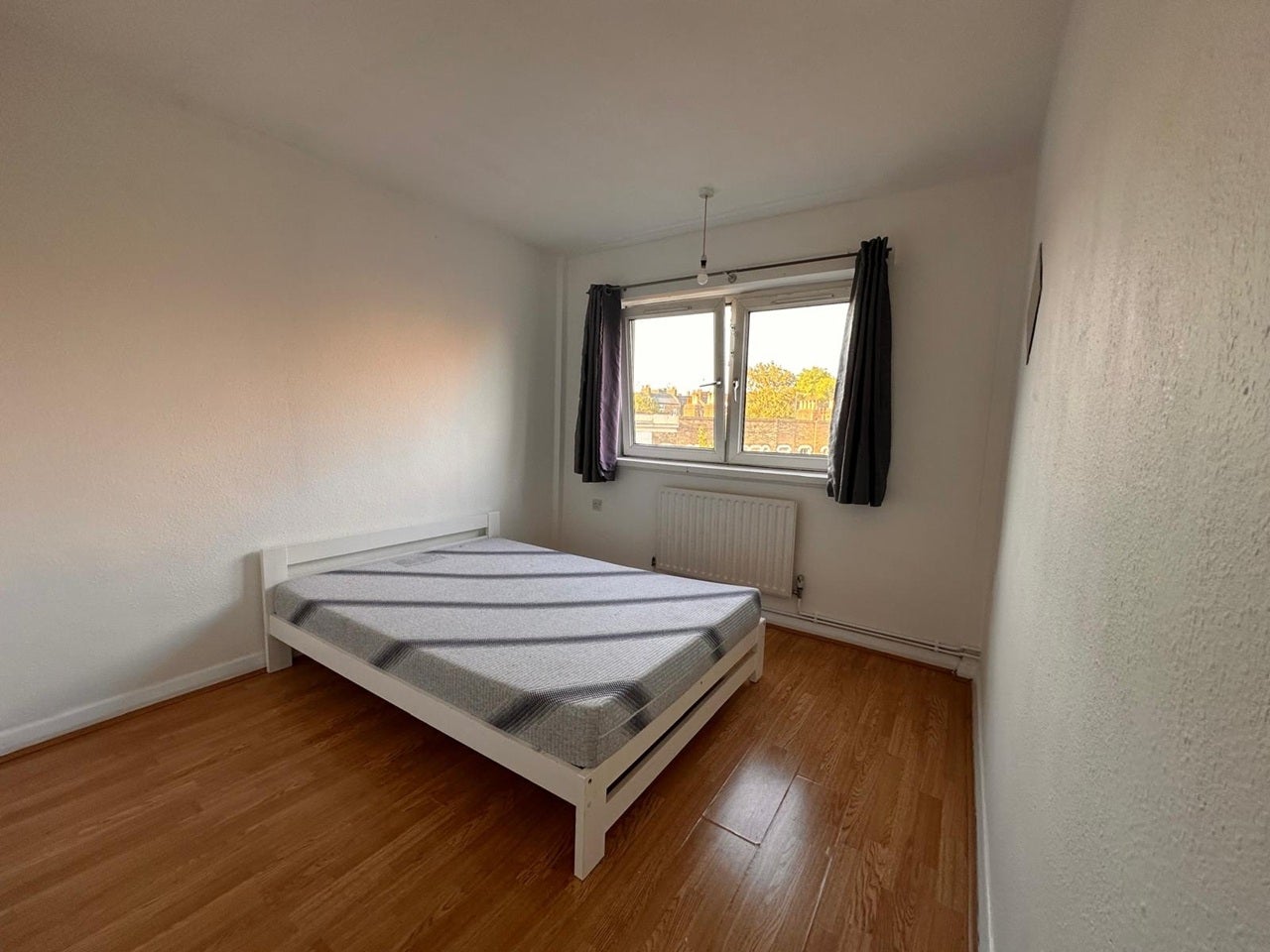 Flat Russia Lane in Greater London