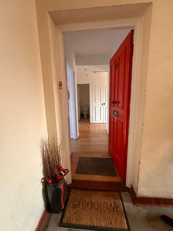 Flat Russia Lane in Greater London