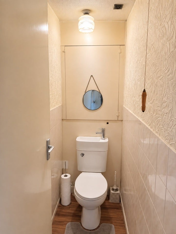 Room Mayfield Close in London