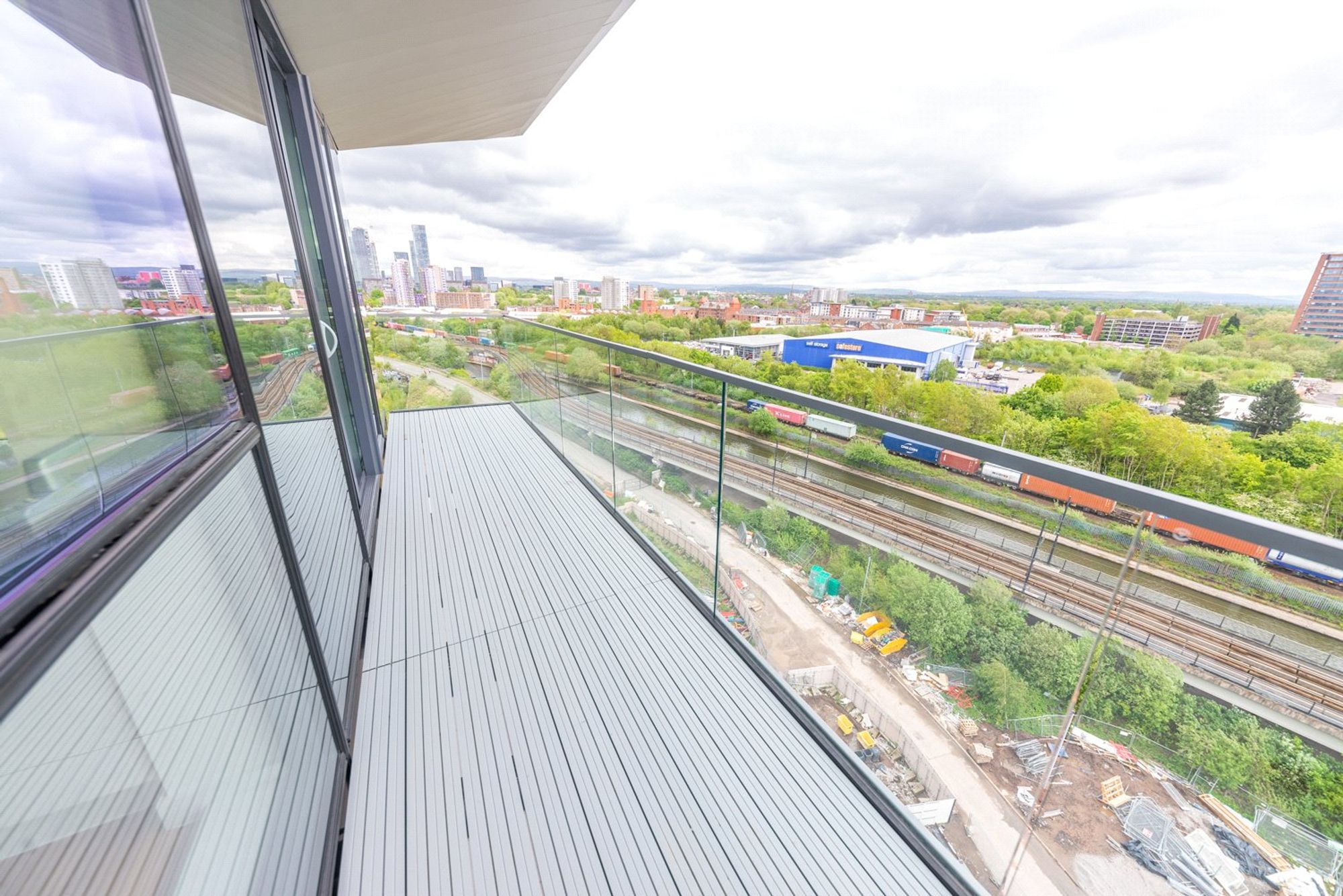 Flat Pomona Strand in Trafford
