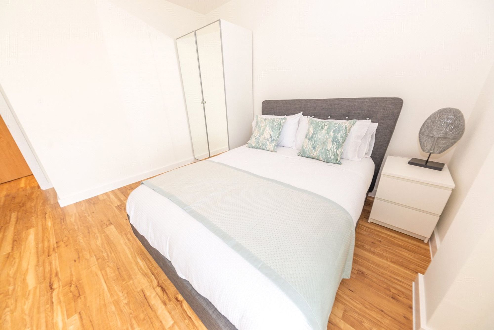Flat Pomona Strand in Trafford