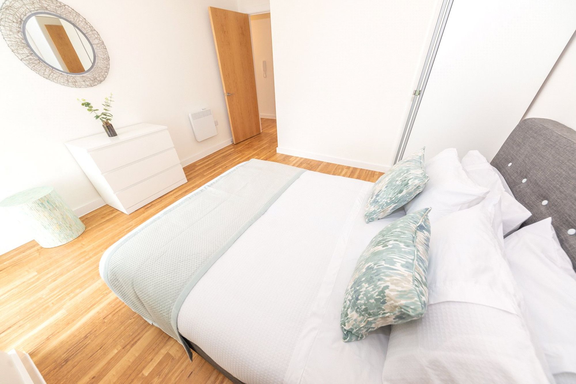 Flat Pomona Strand in Trafford