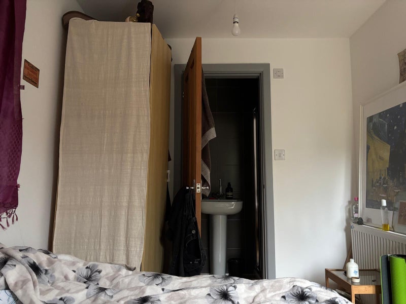 Room Acres Road in Manchester