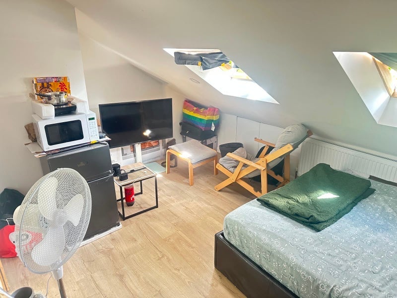Room Kimberley Avenue in Greater London